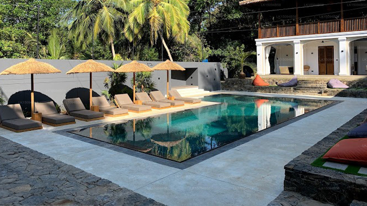 Salty Pelican, Hiriketiya