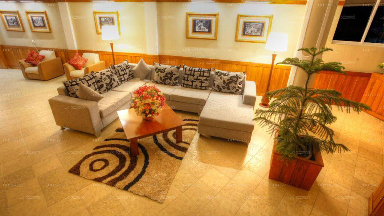 The Queeensburry City Hotel, Nuwara Eliya