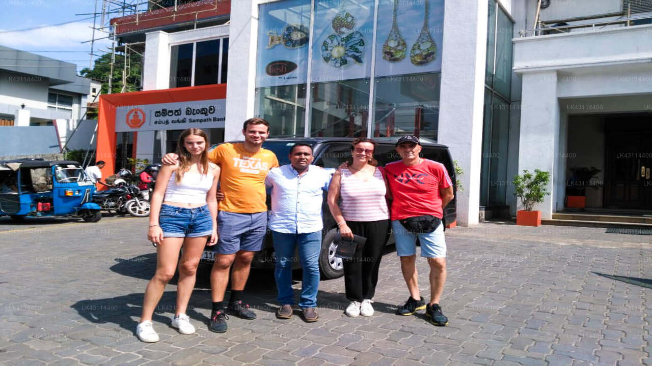 Transfer between Colombo Airport (CMB) and Pleasure Island Boat Service, Dambulla