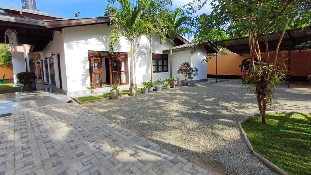 villa delorenta. Anuradhapura