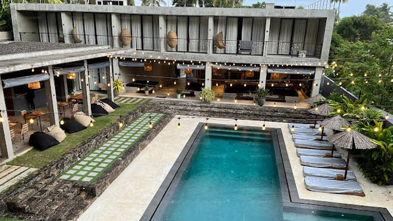 Salty Pelican, Hiriketiya