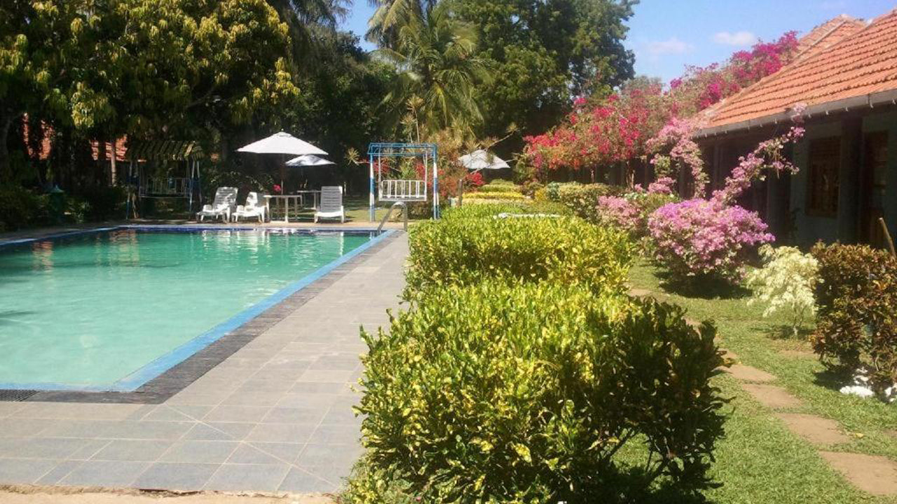 New Tri-Star Beach Hotel, Arungama