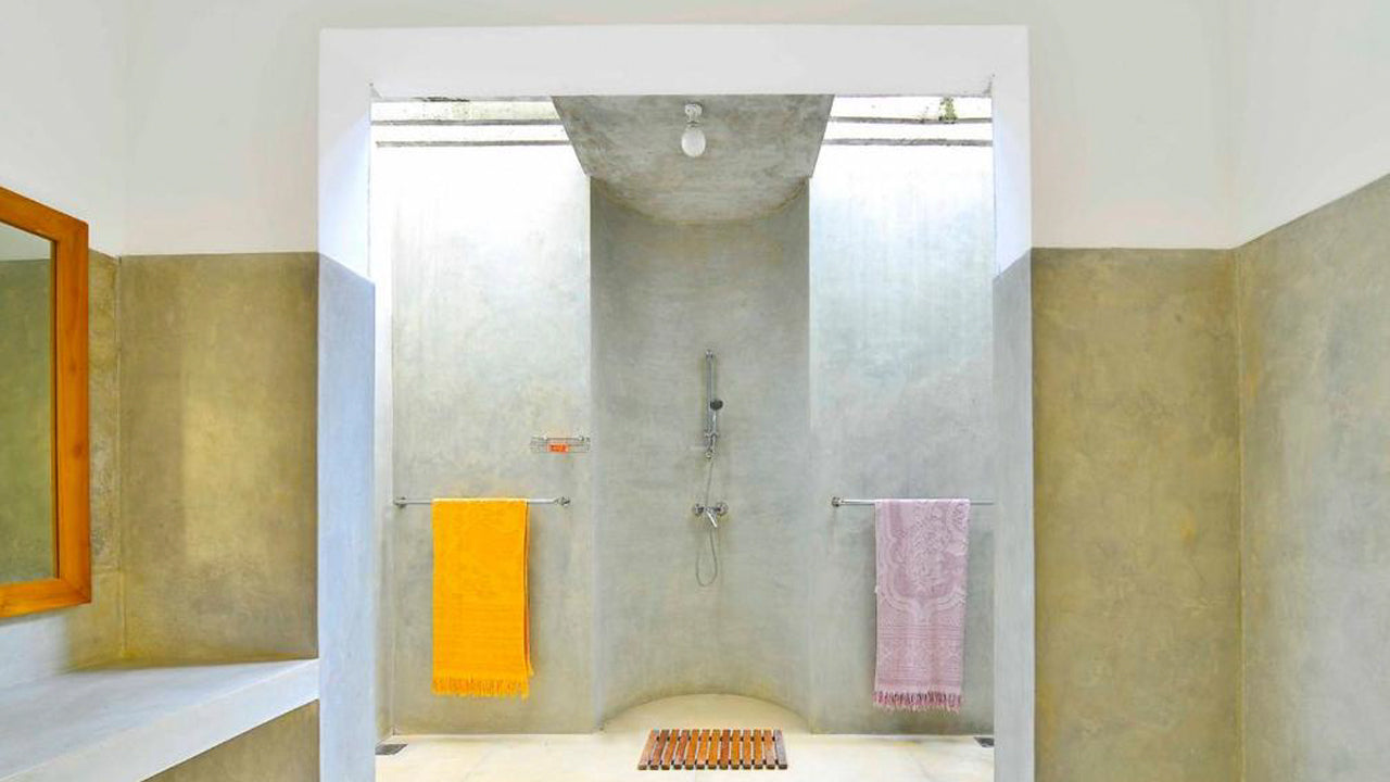 Blue Heights, Dikwella