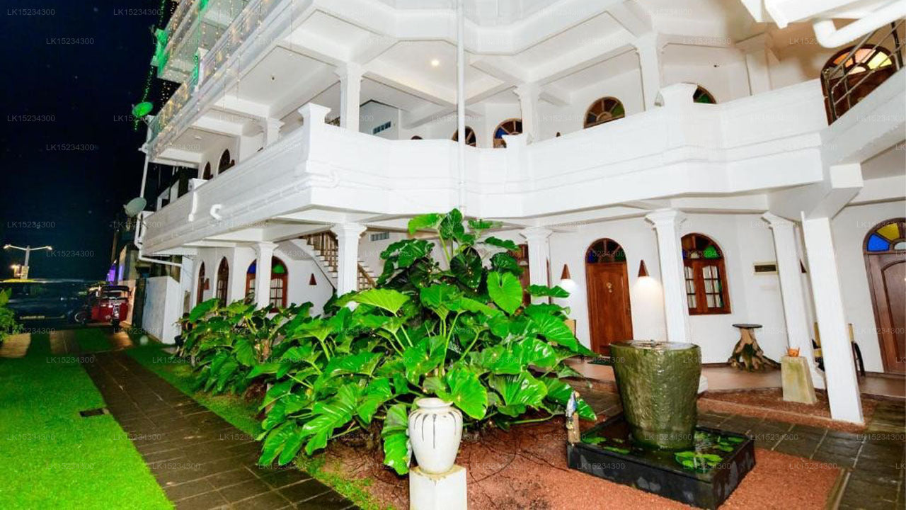Royal Beach Hotel, Hikkaduwa