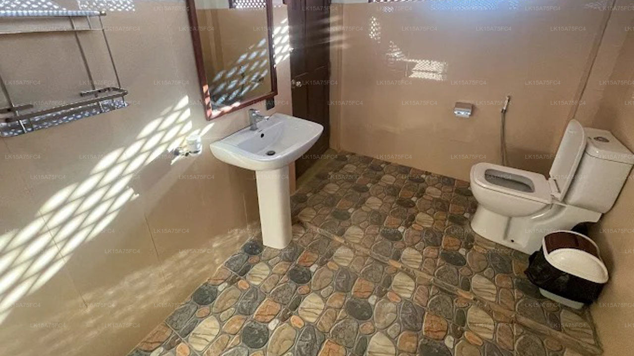 Whisky Point Surf Cabana, Pottuvil