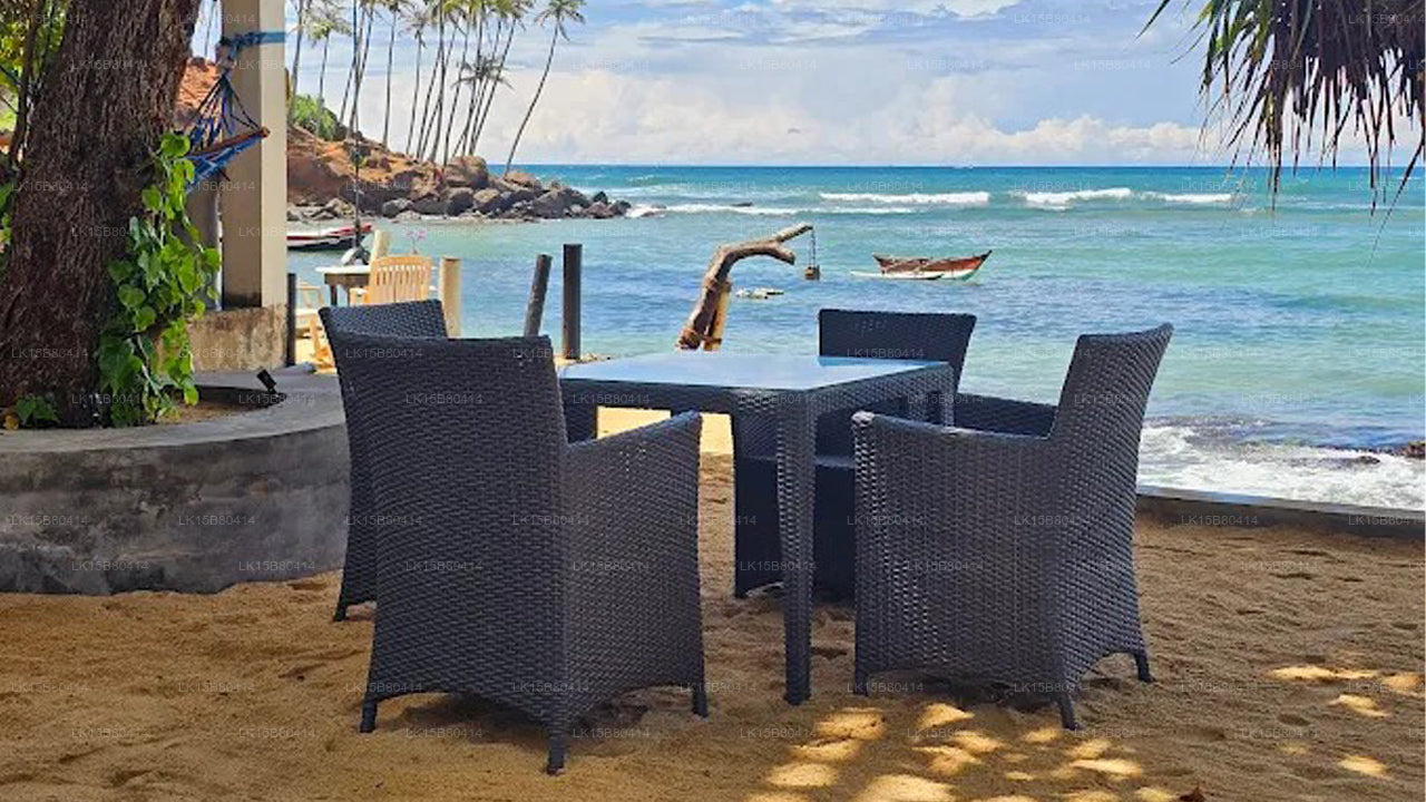 Sandy Bliss, Mirissa