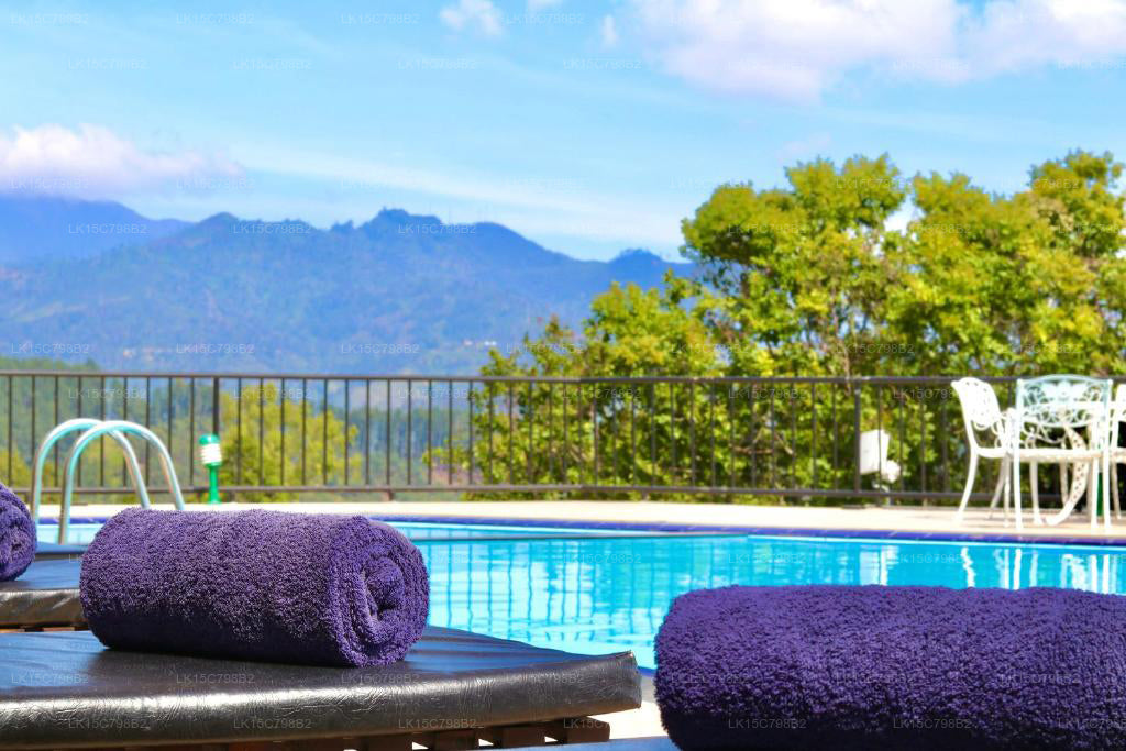 Hotel Heaven's Edge, Ella