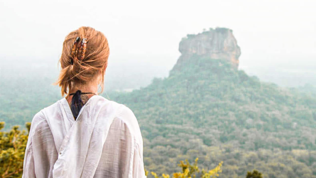 Sigiriya ja Minneriya Colombost (2 päeva)