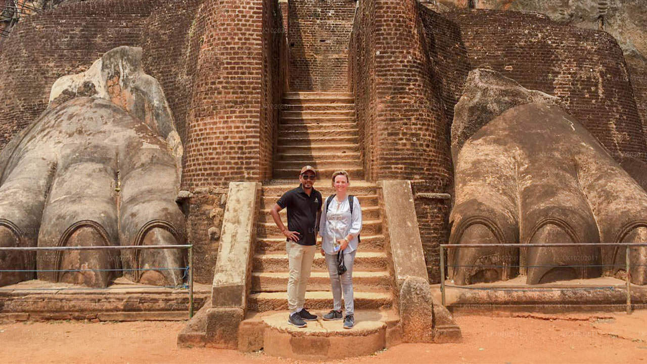 Sigiriya ja Minneriya Colombost (2 päeva)