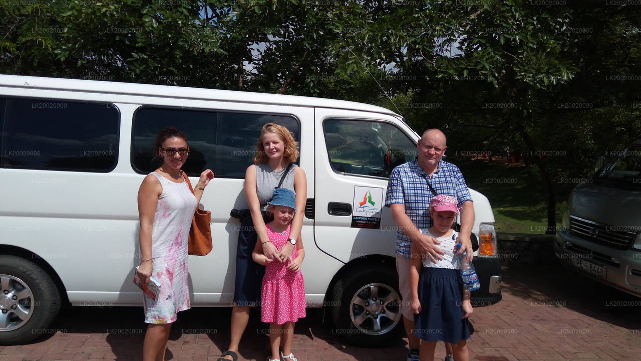 Šofööriga standardkaubiku rent