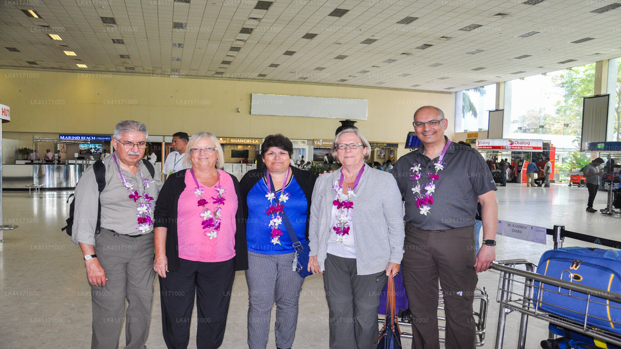 Colombo Airport (CMB) to Colombo City Private Transfer by Aurian Limousine