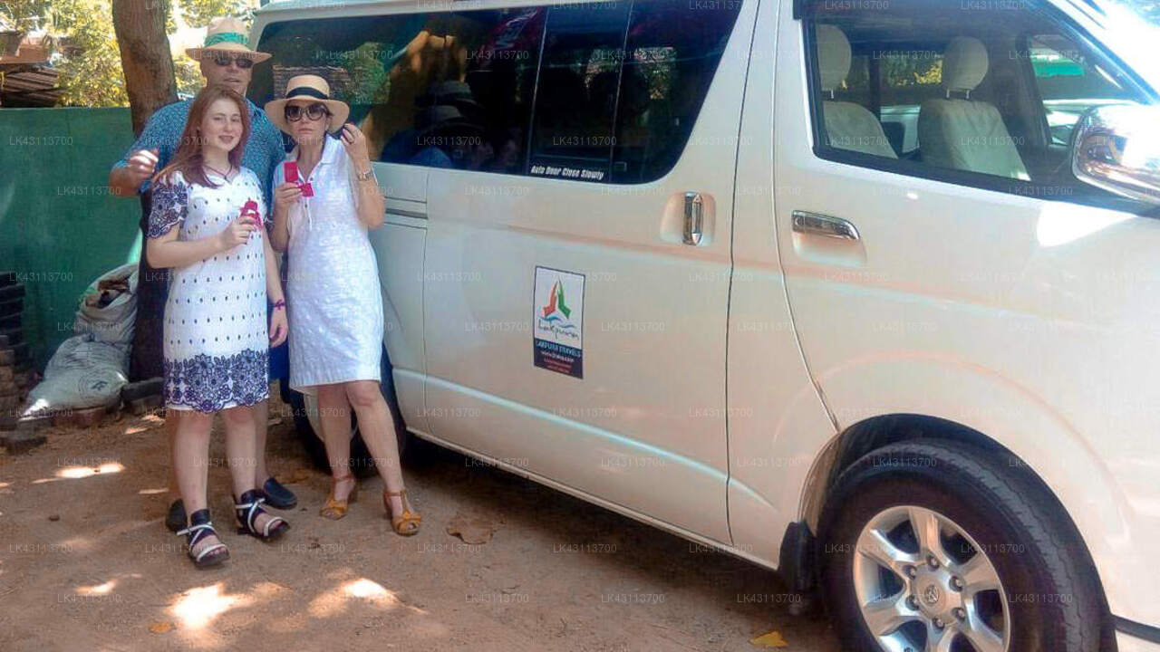 Transfer between Colombo Airport (CMB) and New Saranga Holiday Inn, Wellawaya