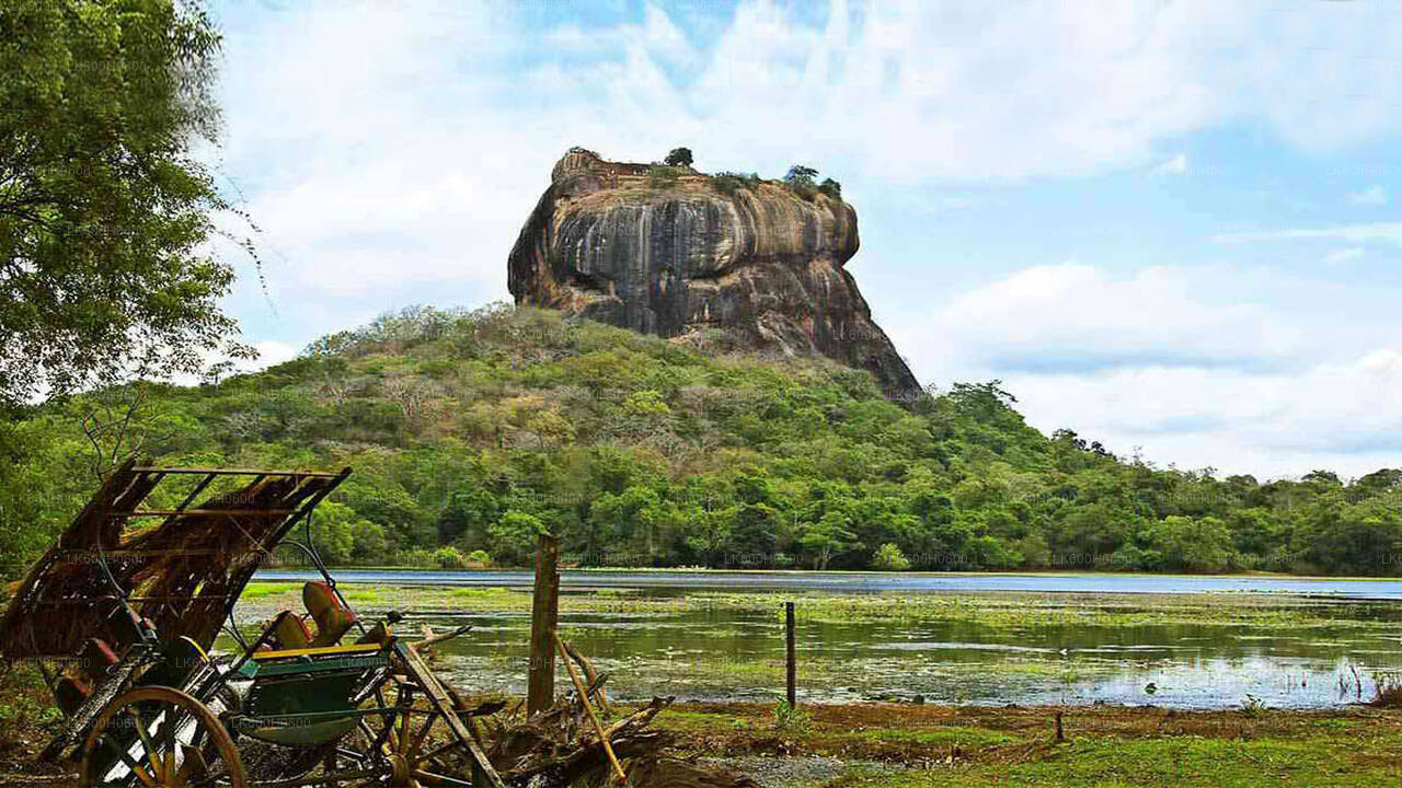 Sigiriya, Dambulla ja külaekskursioon Colombost