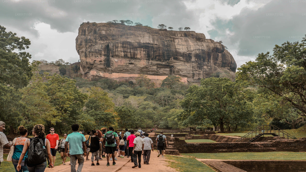 Sigiriya ja Dambulla Kandyst