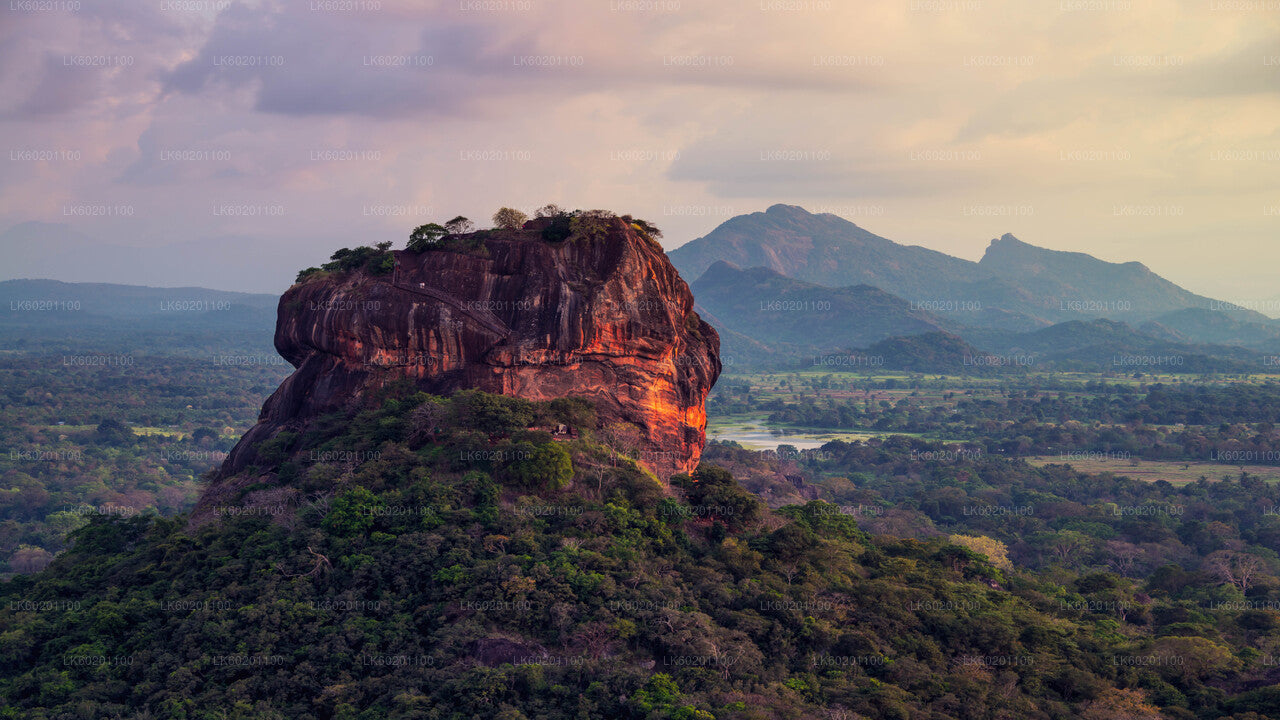 Sigiriya kivi ja Dambulla koobas Sigiriyast
